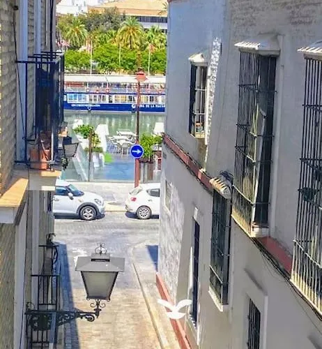 Luminoso Apartamento Centro Triana 아파트