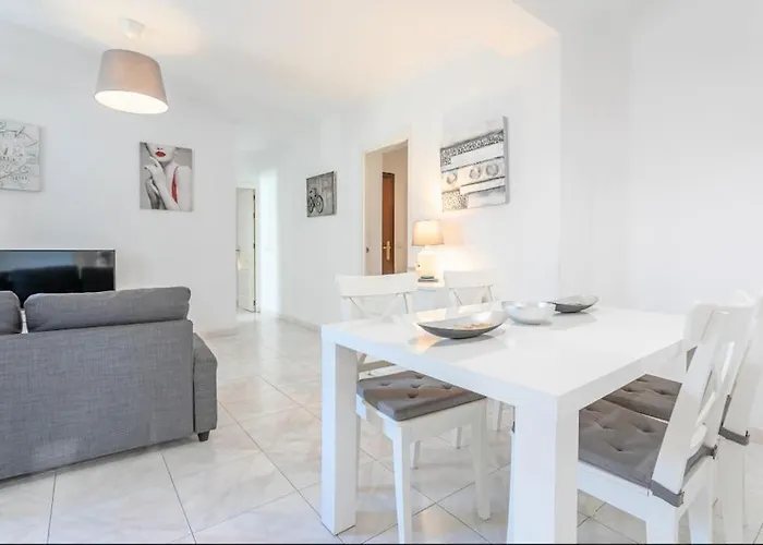 Luminoso Apartamento Centro Triana 아파트