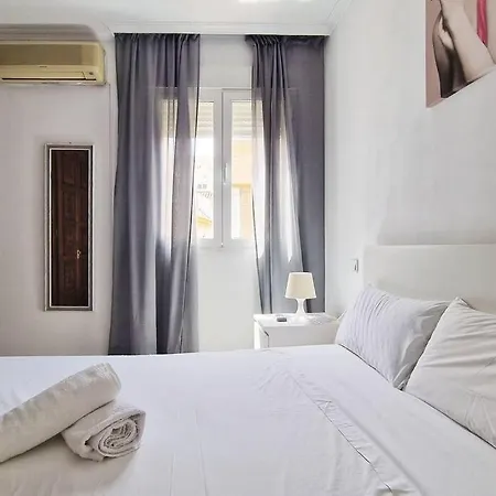 Luminoso Apartamento Centro Triana דירה *